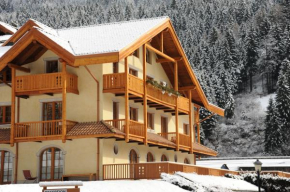  Holidays Dolomiti Apartment Resort  Каризоло